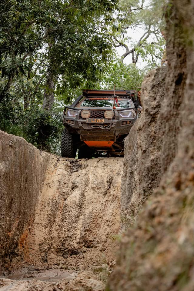 Liv's rig approaching Gunshot Creek